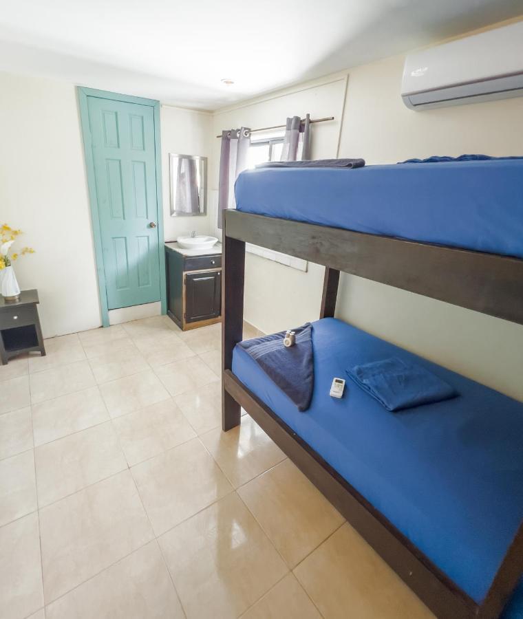 Hostel Aqua Lounge Bocas del Toro